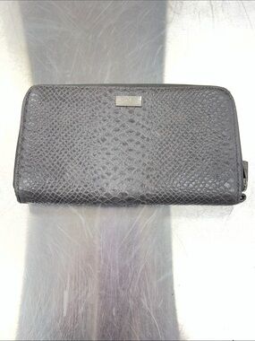 Jewell by thirty-one Gray Textured Zip Wallet